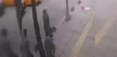 Yolda yürüyen kadını iterek böyle düşürdü, hiçbir şey yokmuş gibi yoluna devam etti
