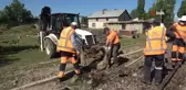 Koyunlarını kurtarmaya çalışan besici yük treninin altında kalarak feci şekilde can verdi