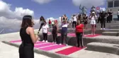 2 bin 365 metrelik dağın zirvesinde pilates yaptılar