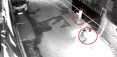 Balkonda 4 çocuğuyla uyuyan ailenin evini pompalı tüfekle delik deşik ettiler