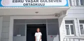 Diyarbakır'ın Bismil İlçesindeki Ebru Yaşar Gülseven Ortaokulu'nda Öğrenciler İlk Karnelerini Aldı