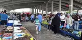Şiddetli rüzgar çadırları devirdi, yağmur tezgahtaki ürünlere zarar verdi