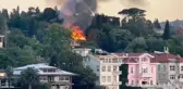 İstanbul'da ahşap köşkte yangın! Alevler diğer yakadan da görüldü