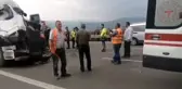 Bursa'da kamyona arkadan çarpan tırın sürücüsü araçta sıkıştı