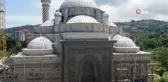 Yeşil Camii hem mimarisiyle hem de minaresiyle ilgi çekiyor