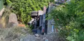 Beykoz'da freni tutmayan kamyon dereye uçtu, sürücü burnu kanamadan kurtuldu