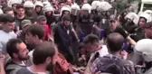 Beyoğlu'nda izinsiz yürüyüş yapmak isteyen gruba polis müdahale etti