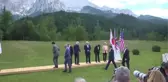 G7 Zirvesi'nin ilk gününde ülke liderleri aile fotoğrafı çektirdi
