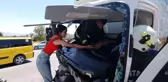 Kaza yerinden geçerken duyarsız kalmadı ambulans gelinceye kadar kurtarma ekiplerine destek verdi