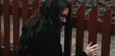 Çitlere cinsel çekim hisseden kadının yaptıkları görenleri hayrete düşürdü