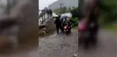 KASTAMONU - Felçli vatandaş yoğun yağış sebebiyle mahsur kaldığı evinden kurtarıldı
