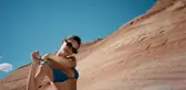 Sansüre ihtiyaç duymadı! Kendall Jenner, şezlonga çırılçıplak uzanıp poz verdi