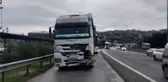 Tır ile otobüsün arasında kalan otomobilden sağ çıktı