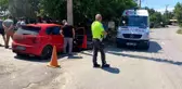 Kaza yapıp aracı ve yaralı kadını bırakıp kaçan sürücü, geri dönüp kazayı uzaktan izlerken yakalandı