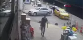  KADIKÖY'DE ESKİ SEVGİLİSİNİ KAÇIRMAYA ÇALIŞAN ŞÜPHELİYE ESNAF ENGEL OLDU