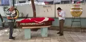Boğulma tehlikesi geçirenleri kurtarmaya çalışan kişi boğuldu