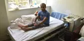 FELÇ KALIP PENCERESİNİN ÖNÜNDE YAŞAMINI SÜRDÜREN ERHAN'A YARDIM ELİ