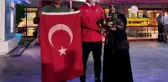 Şampiyon çiçeklerle karşılandı