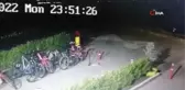 Yürüyerek geldiler, bisikletleri çalıp gittiler