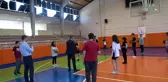 Anneler, çocuklarıyla birlikte spor yapıyor