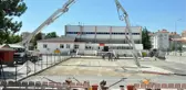 Beton mikserinden kopan 200 kiloluk parça, baret takmayan işçinin başına düştü