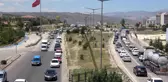 43 ilin geçiş noktasında trafik yoğunluğu sürüyor: Kilit kavşak havadan görüntülendi