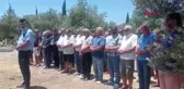 CENAZEDE, ÖLDÜRÜLEN OĞLUNUN MEZARINA ELLERİYLE TOPRAK ATTI