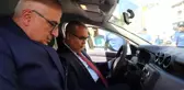 Muş Valisi Gündüzöz, emniyetin yeni araçlarını direksiyon başına geçerek kortejle tanıttı