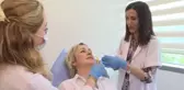 Şehir hastanesi güvencesinde genç görünmek isteyenlere mezoterapi