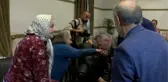 AK PARTİLİ HEYET YAŞLILARIN SORUNLARINI DİNLEMEK İÇİN DARÜLACEZE'Yİ ZİYARET ETTİ