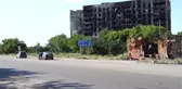 Mariupol'de yaşayan sivil halk, gıda ve su ihtiyaçları için uzun kuyruklar oluşturdu