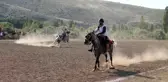 Final maçında atı şahlanan sporcu attan düştü