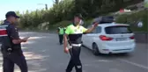 Jandarmanın kasksız sürücülere ceza yerine kask hediyesi şaşırttı