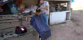 Osmanlı'dan kalan sokakta tıraş geleneği Afyonkarahisar'da sürdürülüyor