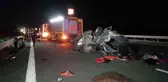 Otobanda bariyerlere çarpan otomobil karşı şeride geçip devrildi: 3 ölü, 2 yaralı