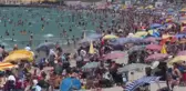 Çeşme'de bayramın son gününde plajlarda yoğunluk