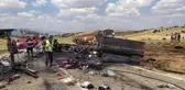 Çarpıştıktan sonra alev alan tır ve kamyon üç kişiye mezar oldu