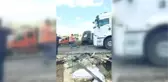 Kamyonetle ile tırın çarpıştığı kazada 3 kişi öldü, 1 kişi yaralandı