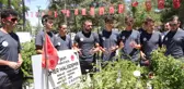15 Temmuz kahramanı şehit Ömer Halisdemir'in kabrinde ziyaretçi yoğunluğu (3)