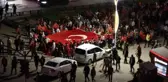 Yüksekova'da binlerce kişi dev Türk bayrağıyla '15 Temmuz Demokrasi ve Milli Birlik Günü' yürüyüşüne katıldı