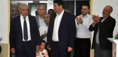 DP Genel Başkanı Uysal, evlenen genç çifte oyun havasında eşlik etti