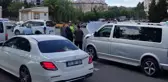Vali, aracı yanan vatandaşın imdadına yetişti