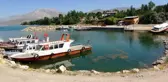 Van Gölü suyunun çekilmesiyle balıkçı tekneleri karaya oturdu