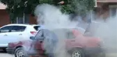 ALEVLERE ALDIRIŞ ETMEDİ; HAREKET EDEN OTOMOBİLİNE BİNİP EL FRENİNİ ÇEKTİ