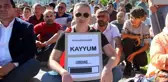 Aylardır maaşını alamayan demir çelik işçileri oturma eylemi başlattı