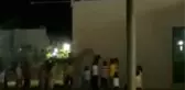 Direkte mahsur kalan kediyi çocuklar kurtardı