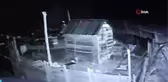 Sivas'ta arıcının bahçesine giren ayı kovanlara dadandı... O anlar kamerada