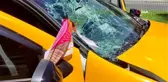 Yaya geçidinden geçen kadın ticari taksinin çarpması sonucu hayatını kaybetti