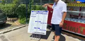 Kadıköy'de simitçiden adres soranlara tabelalı çözüm