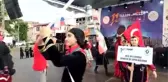Rize'de en hızlı çay içme yarışmasında ülkeler birbirleriyle yarıştı